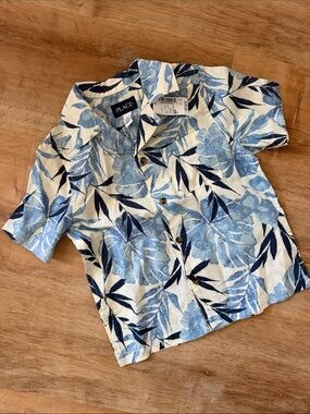 *NWT* Children’s Place Boys Blue and Navy Floral Button-Down Shirt Size S 5-6